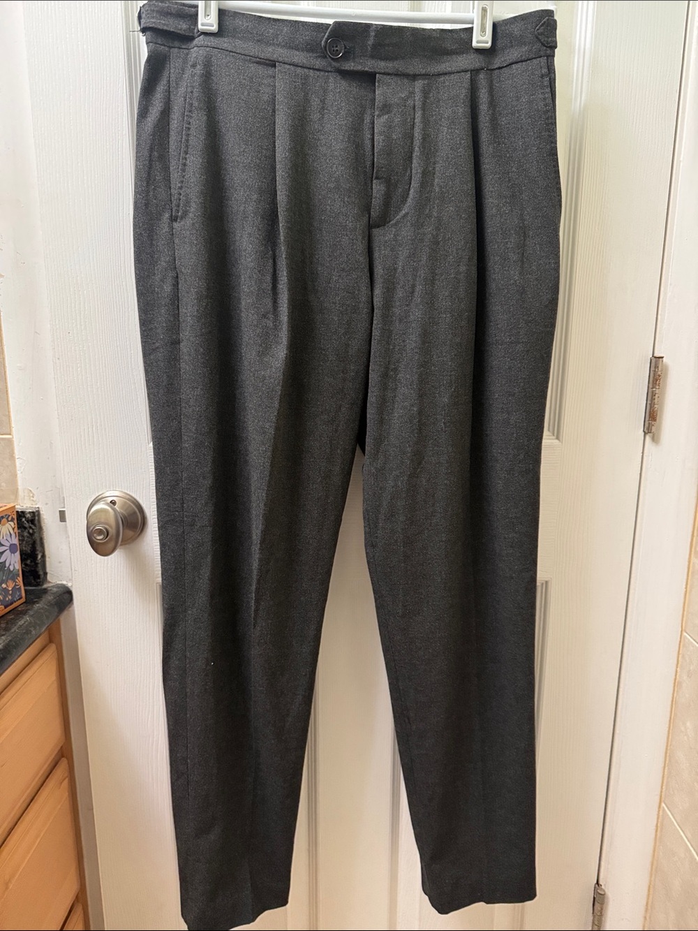 H&M Men's Pleated Dress Pants in Charcoal 32R (32x32)